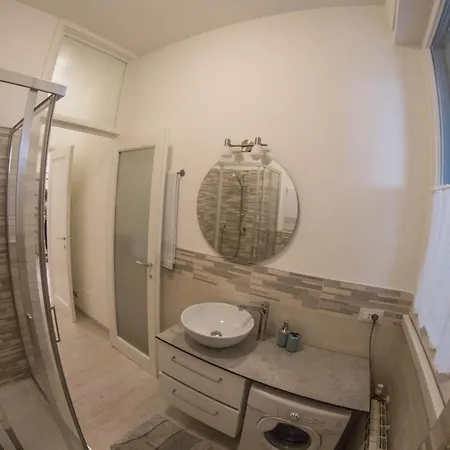 Haven, Cosy A Few Steps From Lake, Newly-renovated!