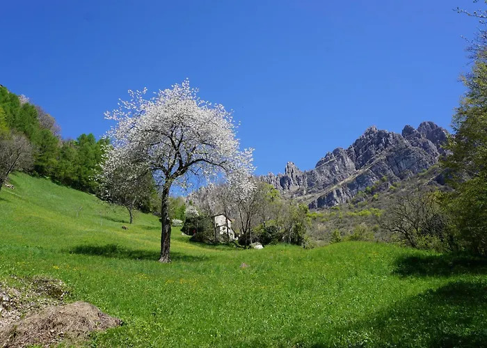 Lejlighed Haven Just Steps From Como, A Charming Newly-renovated Lecco