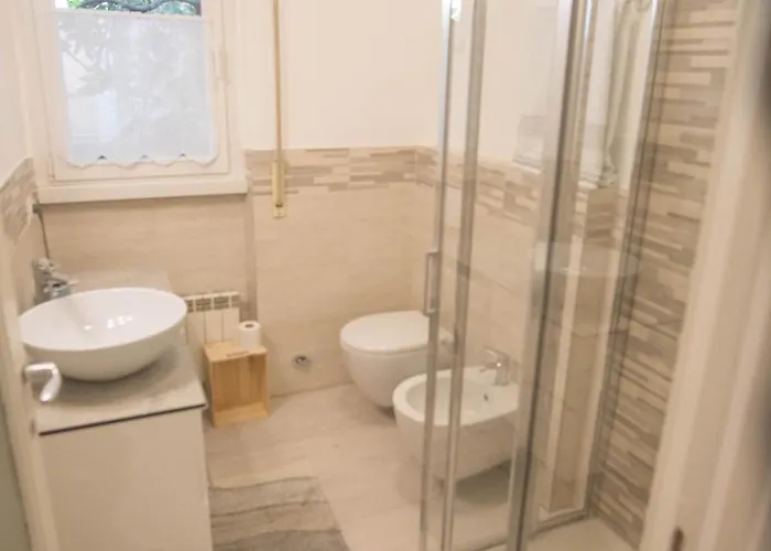 Haven, Cosy A Few Steps From Lake, Newly-renovated! Appartement Lecco