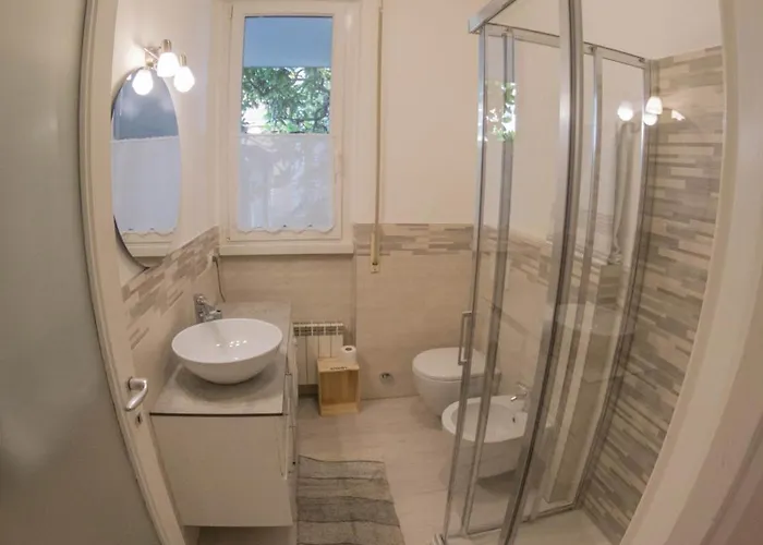 Haven Just Steps From Como, A Charming Newly-renovated Lejlighed Lecco