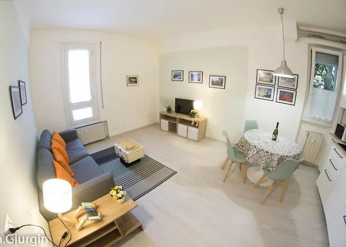 Lejlighed Haven Just Steps From Como, A Charming Newly-renovated *