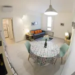 Daire Haven Just Steps From Como, A Charming Newly-renovated