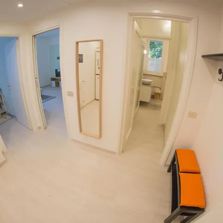 Haven, Newly-renovated Just 200 Mt From Como, Fully Ac, 10 Min Walk To Centre Apartment