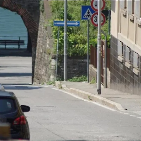 Haven, Cosy A Few Steps From Lake, Newly-renovated! Apartment Lecco