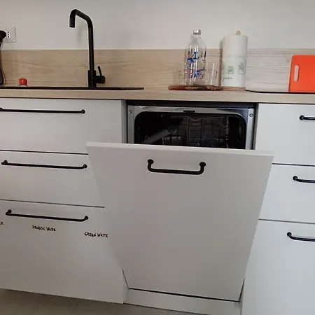 Apartment Haven, Newly-renovated Just 200 Mt From Como, Fully Ac, 10 Min Walk To Centre