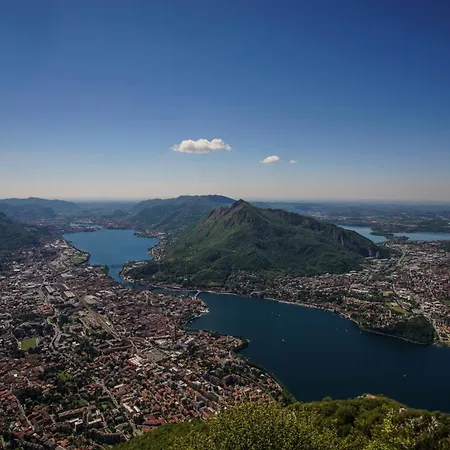 Haven Just Steps From Como, A Charming Newly-renovated 아파트 *