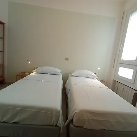Haven Just Steps From Como, A Charming Newly-renovated 아파트 레코