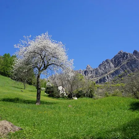 Daire Haven Just Steps From Como, A Charming Newly-renovated Lecco